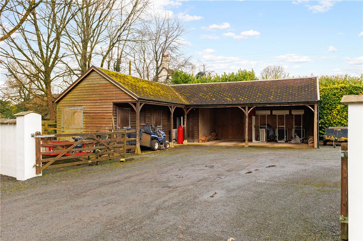 6 bedroom house, Broad Hinton, Swindon SN4 - Available