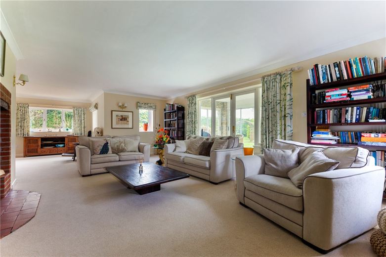 6 bedroom house, Broad Hinton, Swindon SN4 - Available