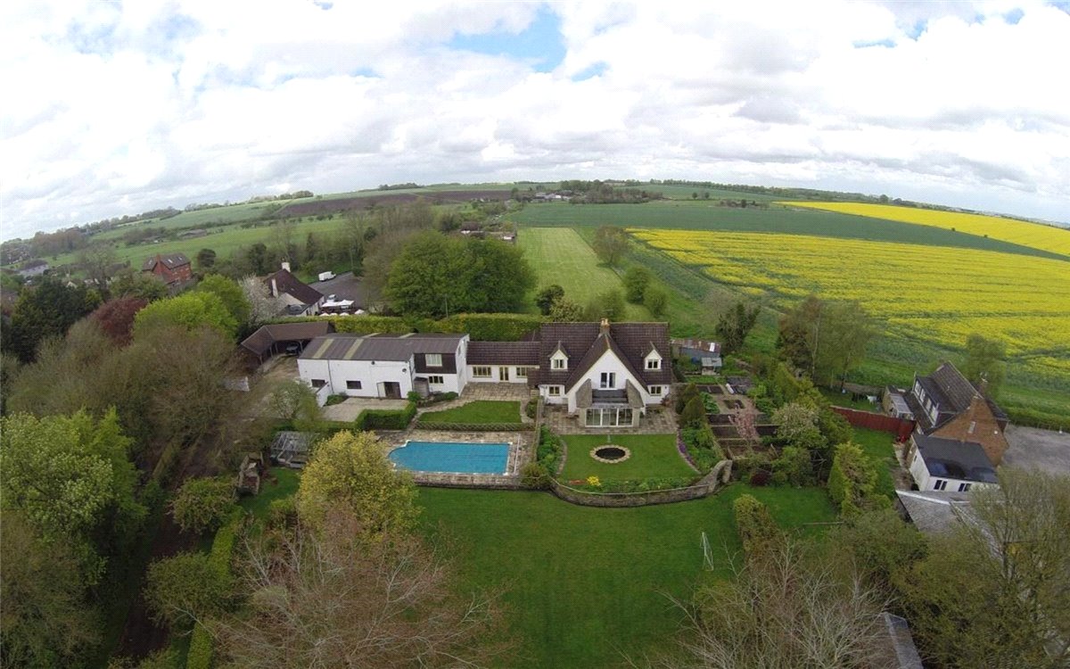 6 bedroom house, Broad Hinton, Swindon SN4 - Available