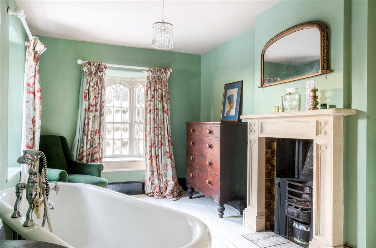 8 bedroom house, Castlefields, Calne SN11 - Available