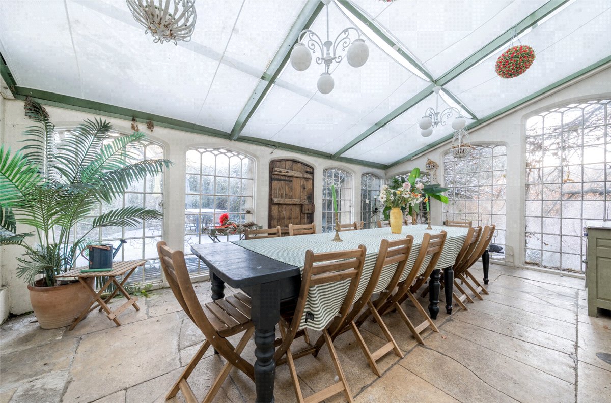 8 bedroom house, Castlefields, Calne SN11 - Available