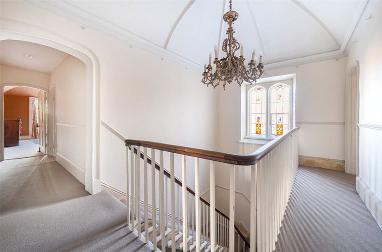 8 bedroom house, Castlefields, Calne SN11 - Available