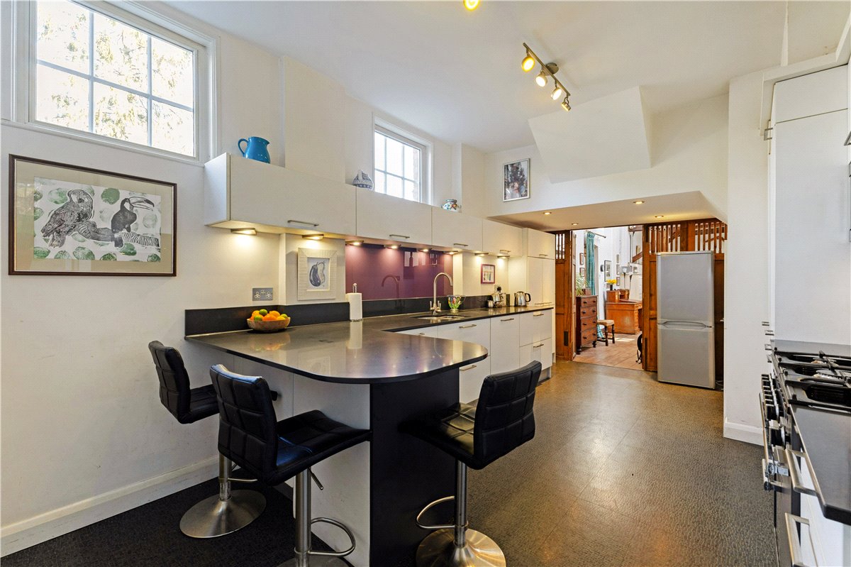 3 bedroom house, Neates Yard, Marlborough SN8 - Sold