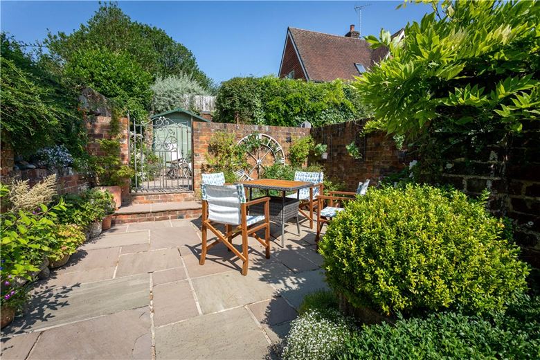 3 bedroom house, Neates Yard, Marlborough SN8 - Sold