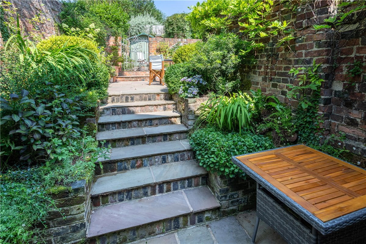 3 bedroom house, Neates Yard, Marlborough SN8 - Sold