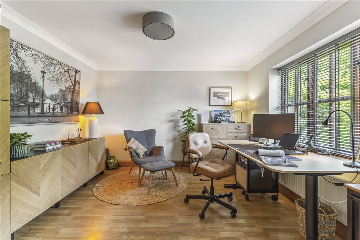 5 bedroom house, Netherstreet, Bromham SN15 - Available