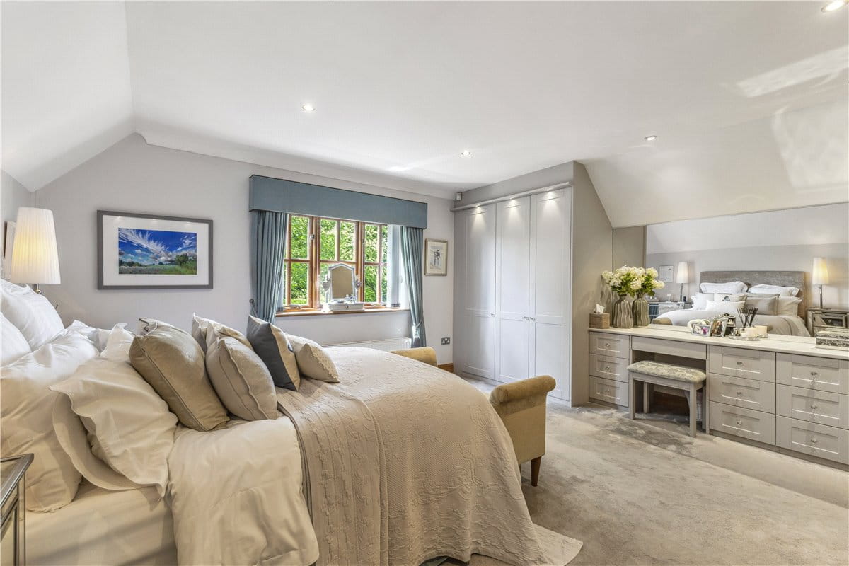 5 bedroom house, Netherstreet, Bromham SN15 - Available