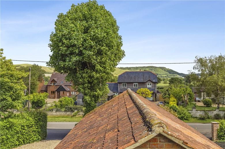 5 bedroom house, Netherstreet, Bromham SN15 - Available