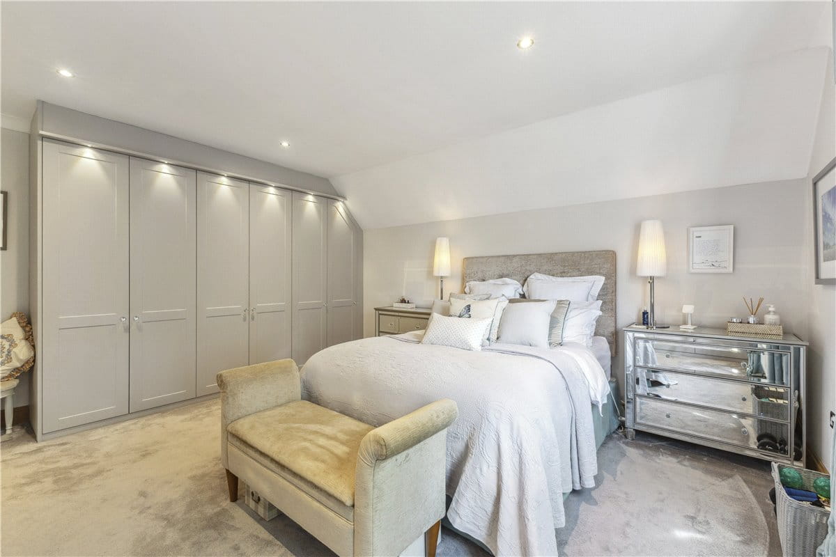 5 bedroom house, Netherstreet, Bromham SN15 - Available