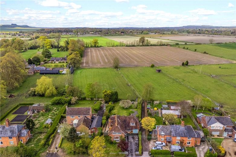5 bedroom house, The Street, Marden SN10 - Available