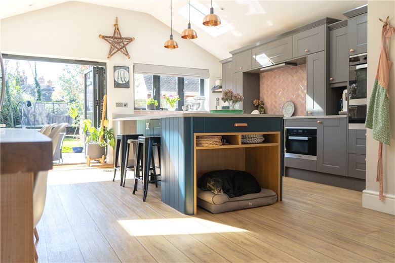 4 bedroom house, Elcot Lane, Marlborough SN8 - Available
