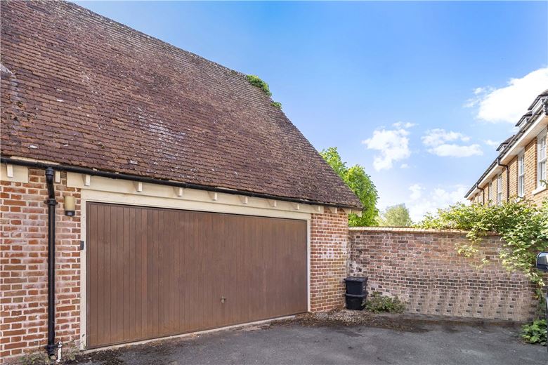 4 bedroom house, Phoenix Square, Pewsey SN9 - Available