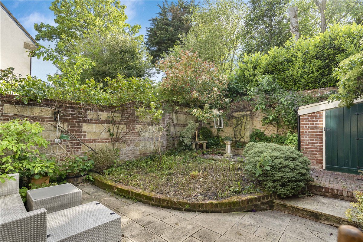 4 bedroom house, Phoenix Square, Pewsey SN9 - Available