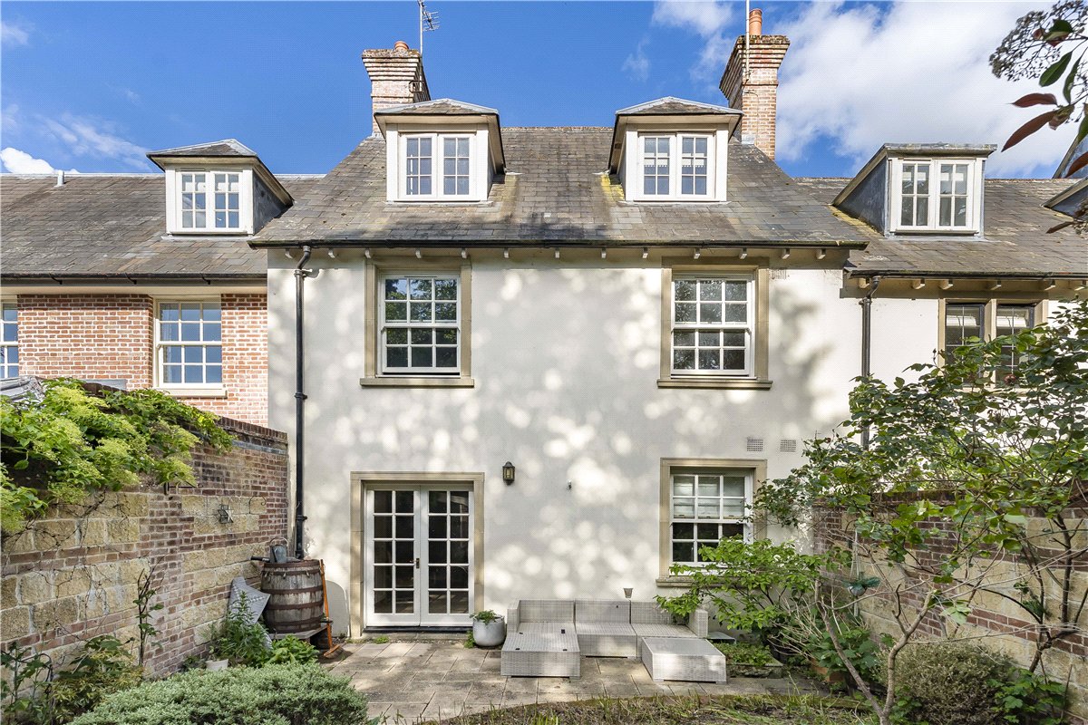 4 bedroom house, Phoenix Square, Pewsey SN9 - Available
