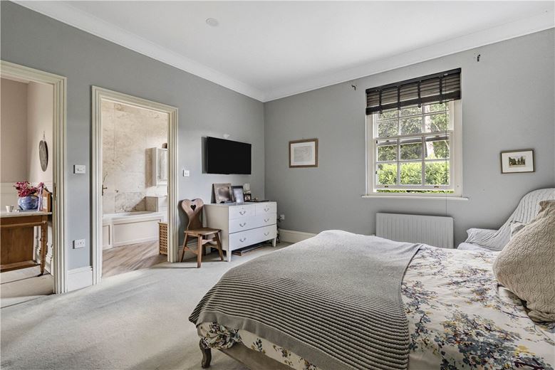4 bedroom house, Phoenix Square, Pewsey SN9 - Available