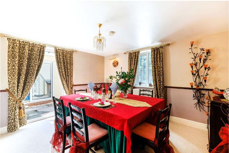 4 bedroom house, Pall Mall, Burbage SN8 - Available