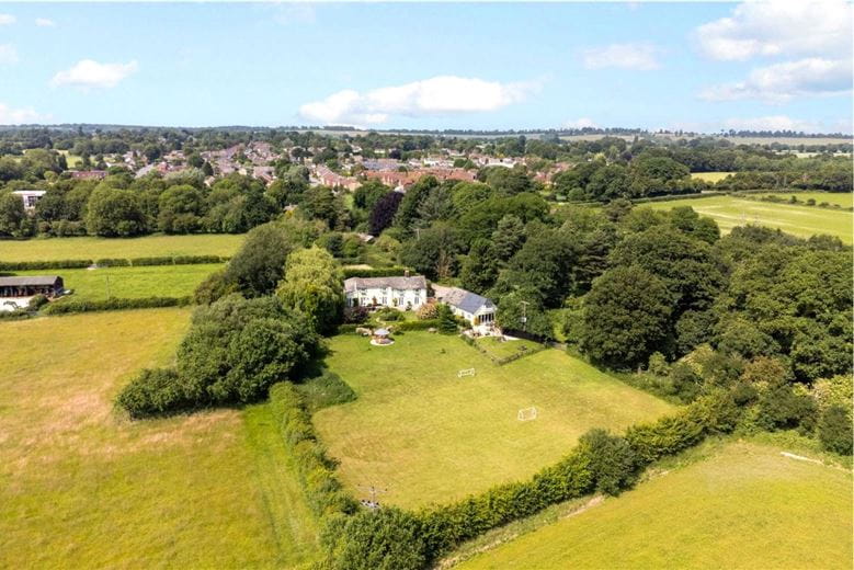 4 bedroom house, Pall Mall, Burbage SN8 - Available