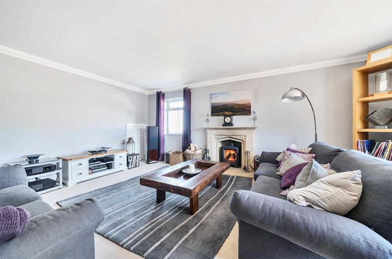 5 bedroom house, Studley Corner, Studley SN11 - Available