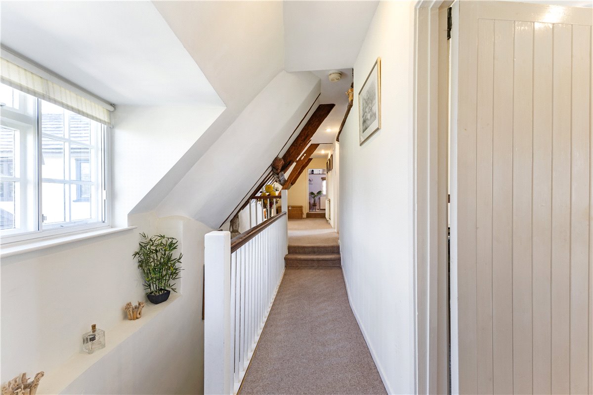 4 bedroom cottage, Church Road, Wanborough SN4 - Available