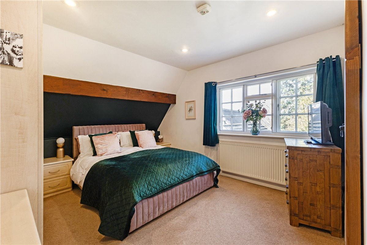 4 bedroom cottage, Church Road, Wanborough SN4 - Available