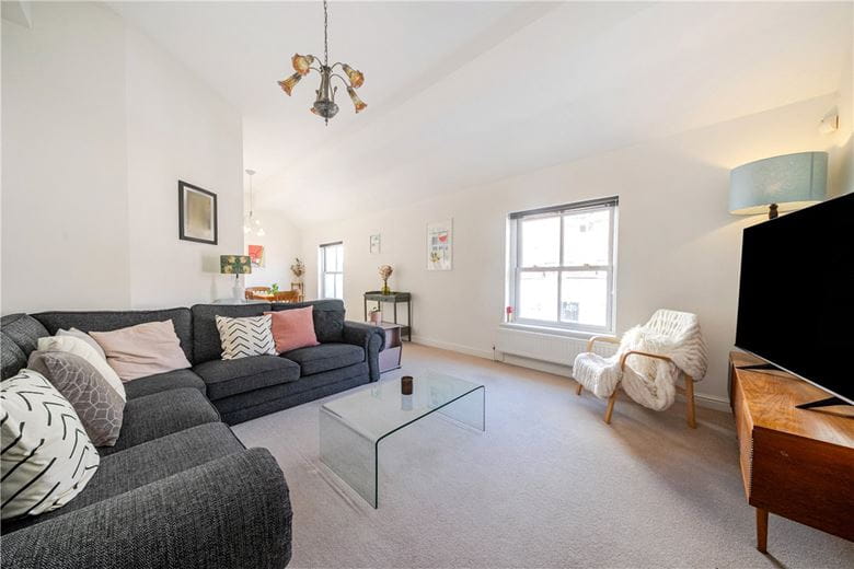 2 bedroom house, Angel Yard, High Street SN8 - Available