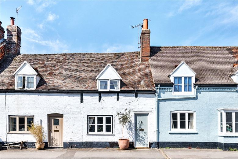 2 bedroom cottage, St. Martins, Marlborough SN8 - Available