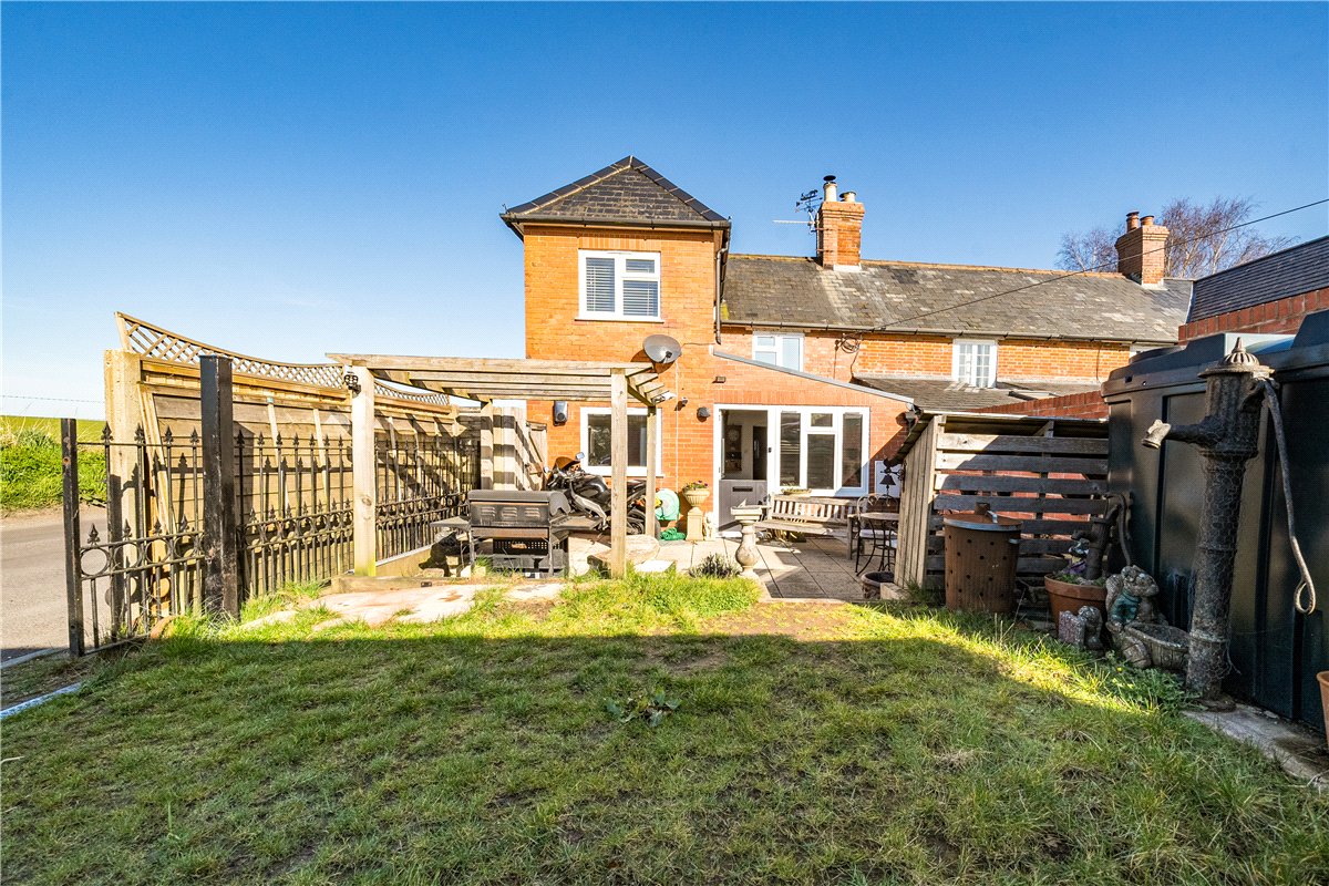 2 bedroom cottage, Broad Street, Beechingstoke SN9 - Available