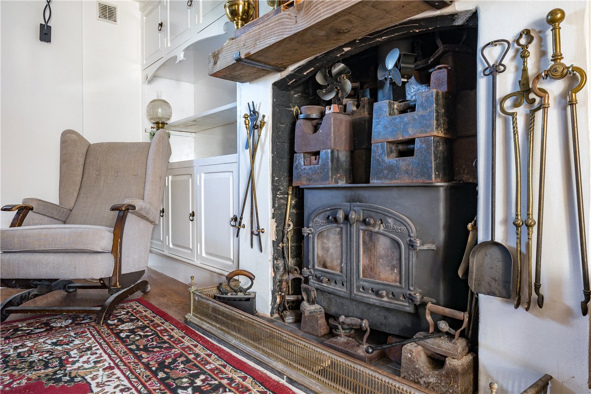 2 bedroom cottage, Broad Street, Beechingstoke SN9 - Available