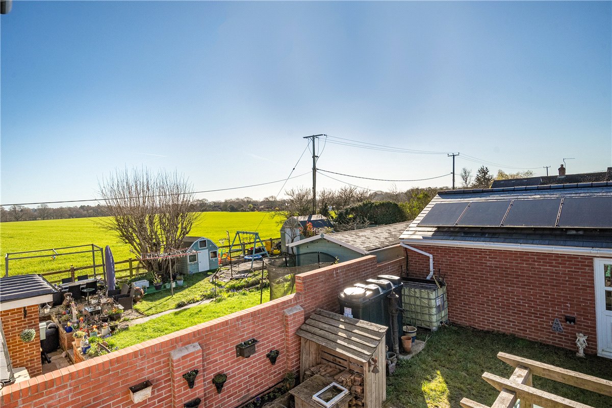 2 bedroom cottage, Broad Street, Beechingstoke SN9 - Available