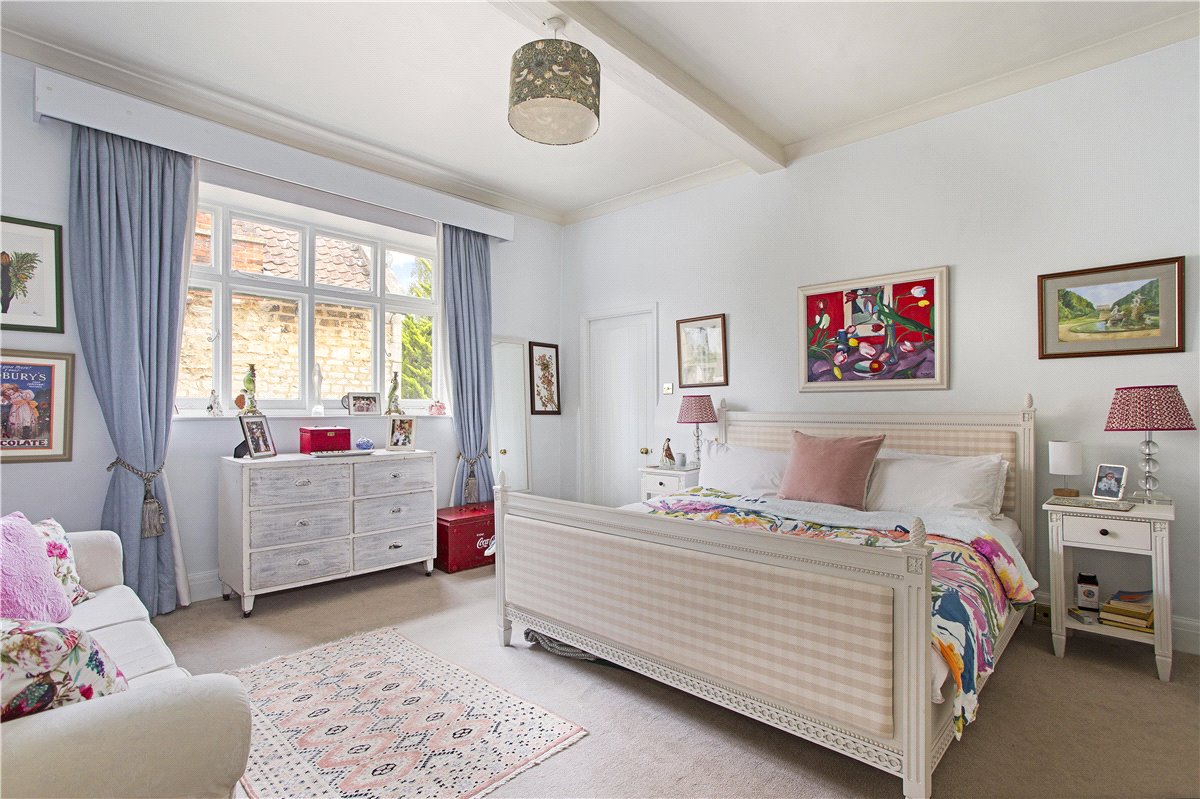 6 bedroom house, The Green, Calne SN11 - Sold