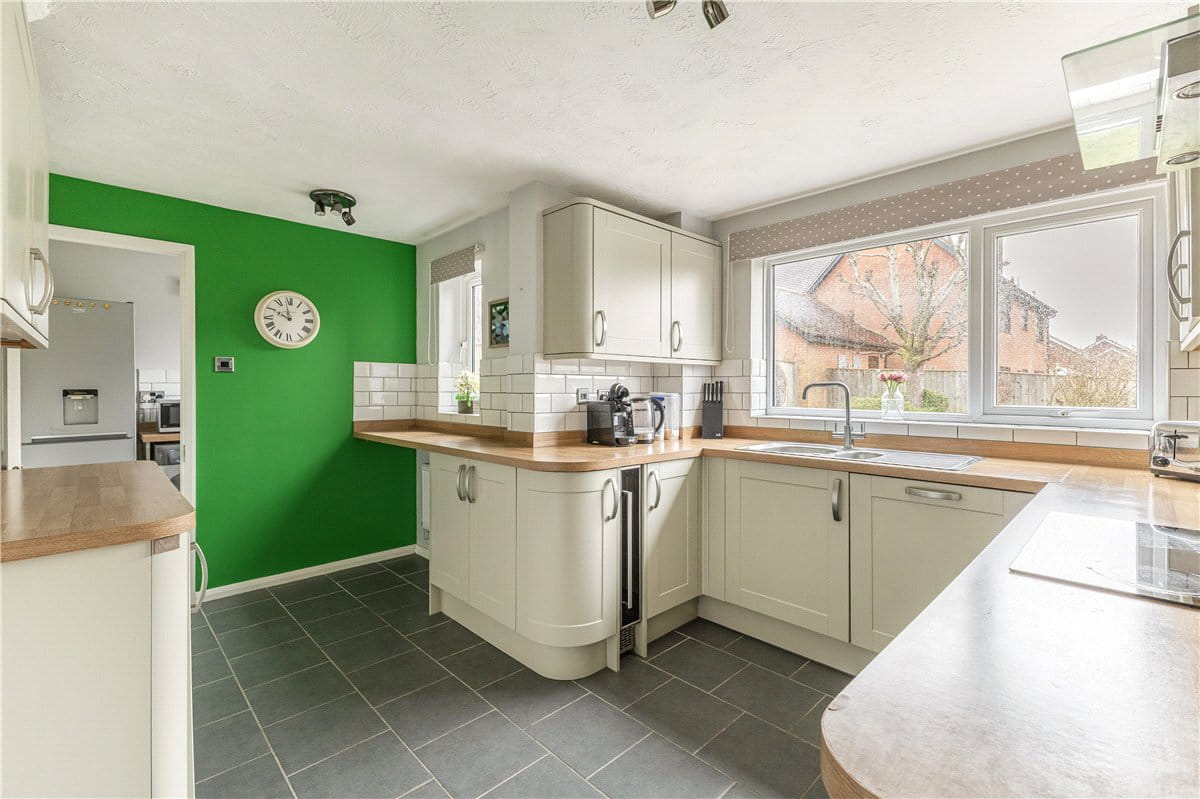 4 bedroom house, Davies Close, Marlborough SN8 - Available