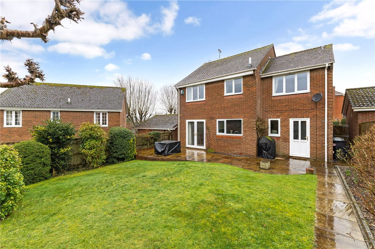 4 bedroom house, Davies Close, Marlborough SN8 - Available