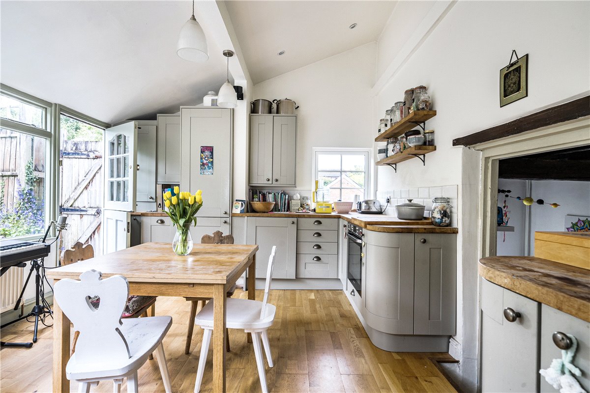 2 bedroom house, High Street, Manton SN8 - Available