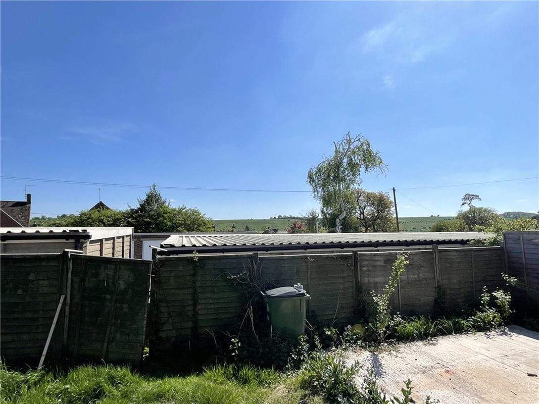 2 bedroom house, Swans Close, Ramsbury SN8 - Sold STC