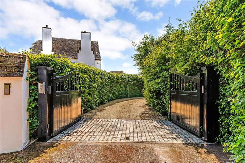 4 bedroom house, Broome Manor Lane, Swindon SN3 - Sold STC