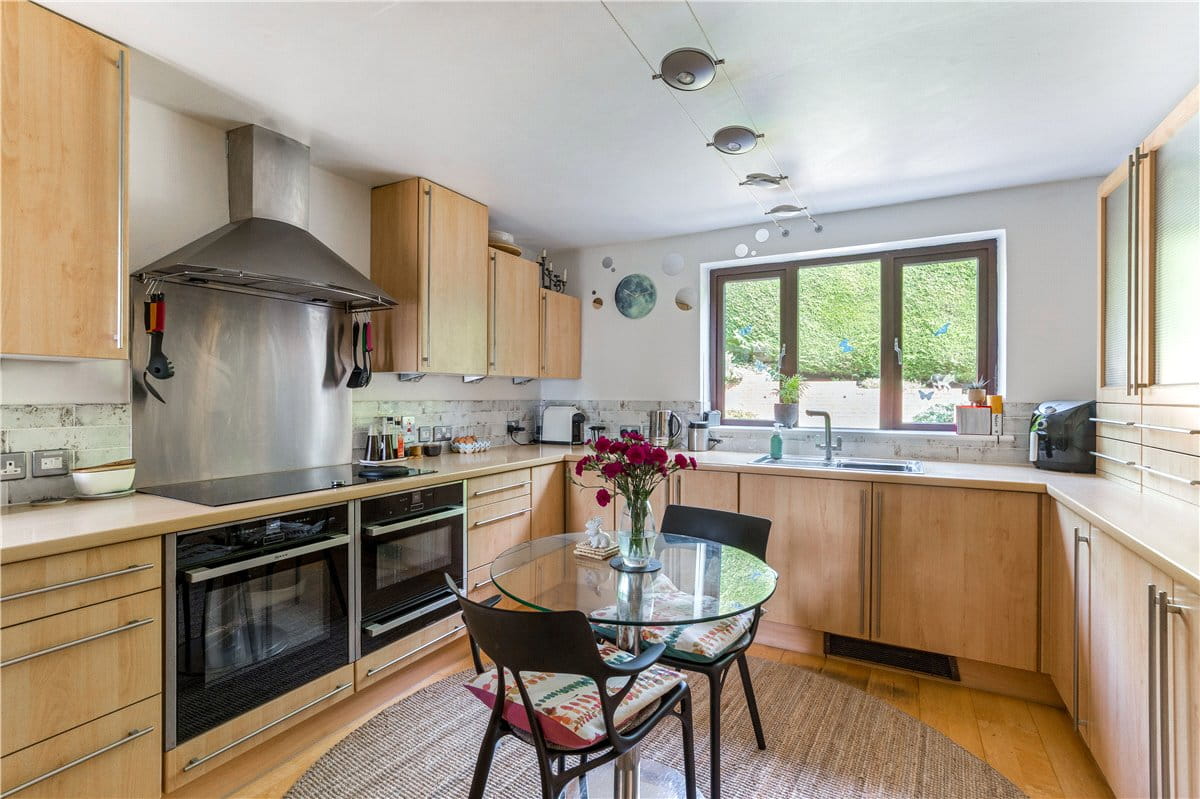 4 bedroom house, Hughes Close, Marlborough SN8 - Available