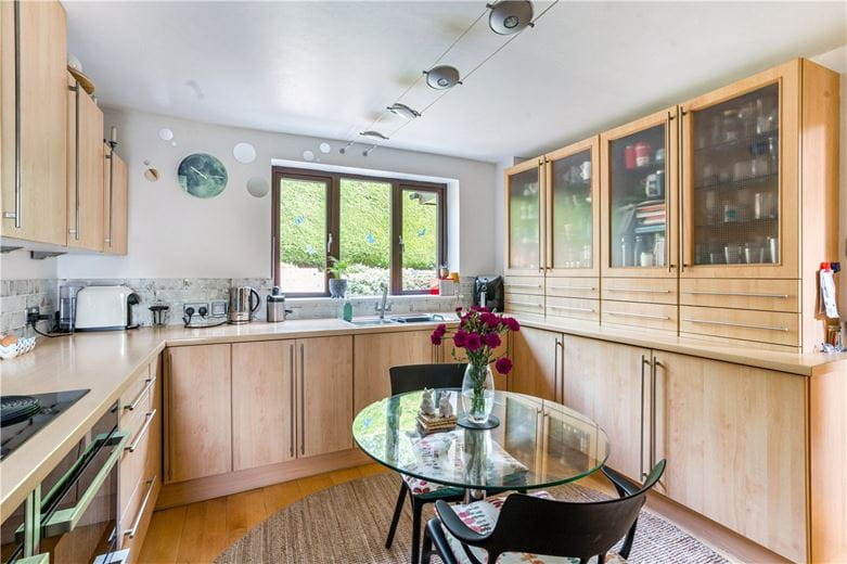 4 bedroom house, Hughes Close, Marlborough SN8 - Available