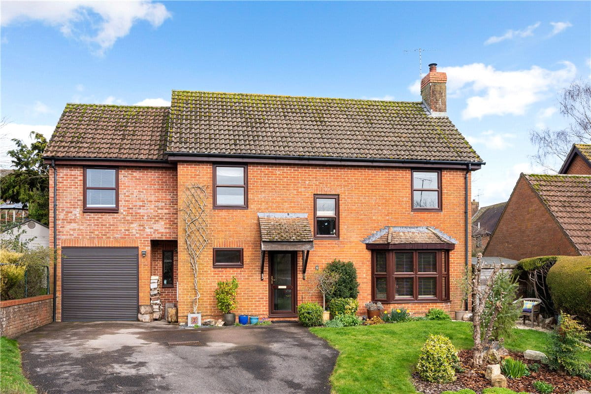 4 bedroom house, Hughes Close, Marlborough SN8 - Available