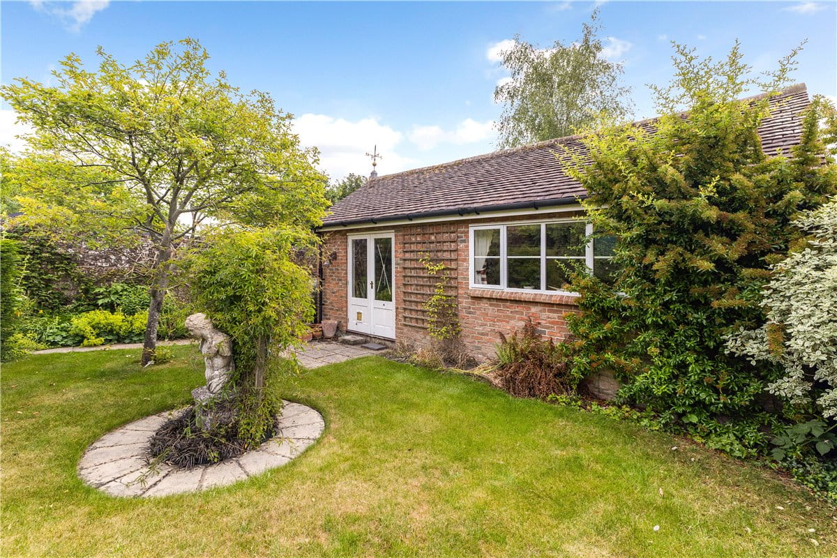 3 bedroom house, Back Lane, Marlborough SN8 - Available