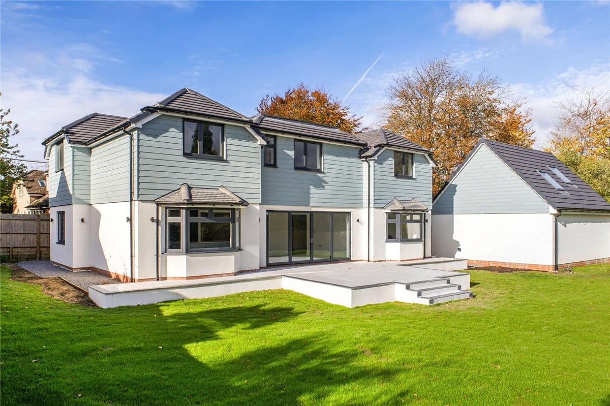 5 bedroom house, Manor Road, Sherborne St. John RG24 - Available