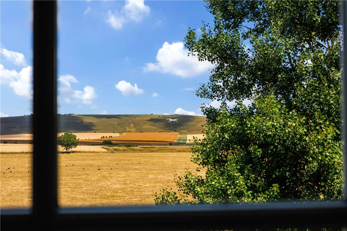 5 bedroom house, Honeystreet, Pewsey SN9 - Available