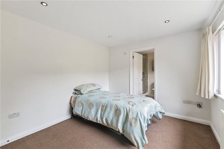 3 bedroom bungalow, West Manton, Manton SN8 - Available