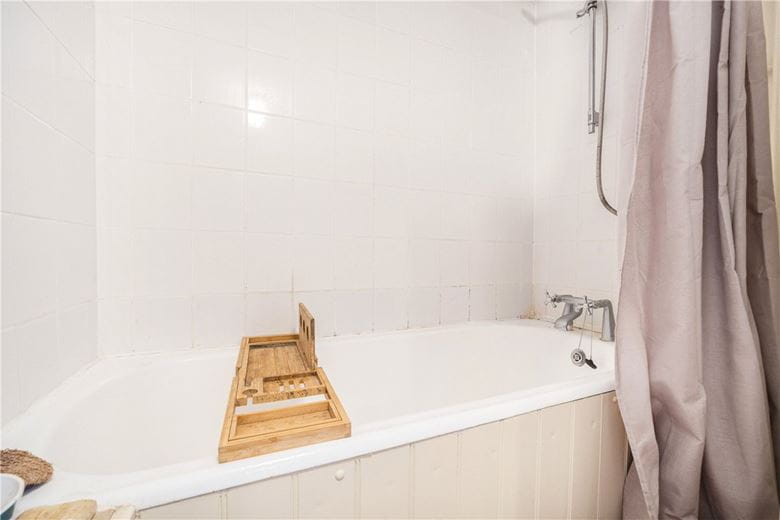 3 bedroom house, East Kennett, Marlborough SN8 - Available