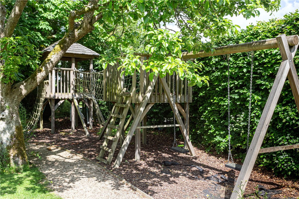 8 bedroom house, Oxenwood, Marlborough SN8 - Available