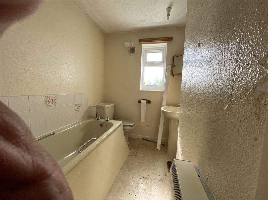 2 bedroom bungalow, Broadfields, Pewsey SN9 - Sold STC