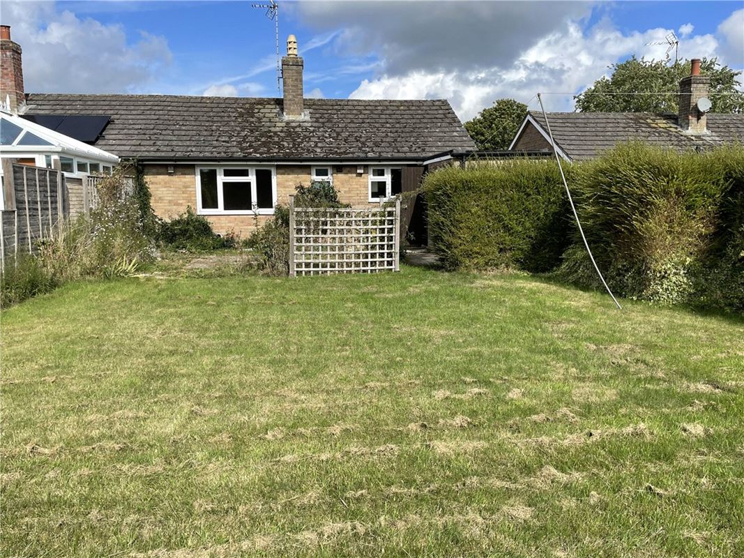 2 bedroom bungalow, Broadfields, Pewsey SN9 - Sold STC