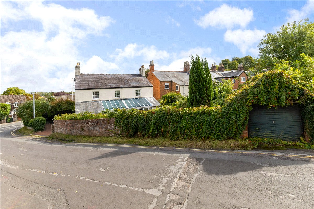 4 bedroom house, Salisbury Road, Marlborough SN8 - Available