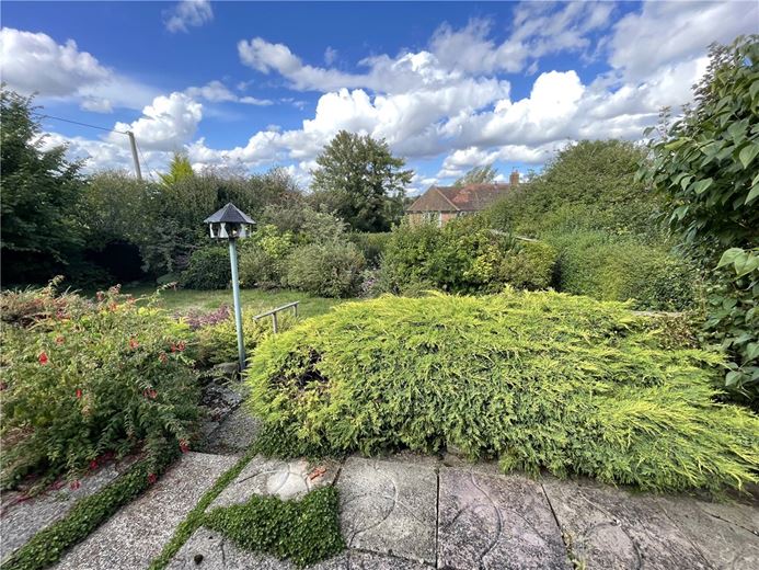 2 bedroom bungalow, Manton Close, Manton SN8 - Available