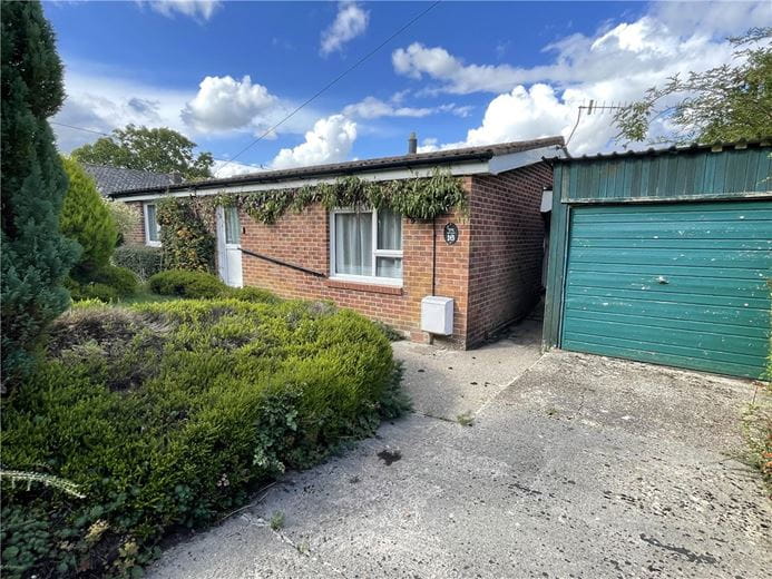 2 bedroom bungalow, Manton Close, Manton SN8 - Available