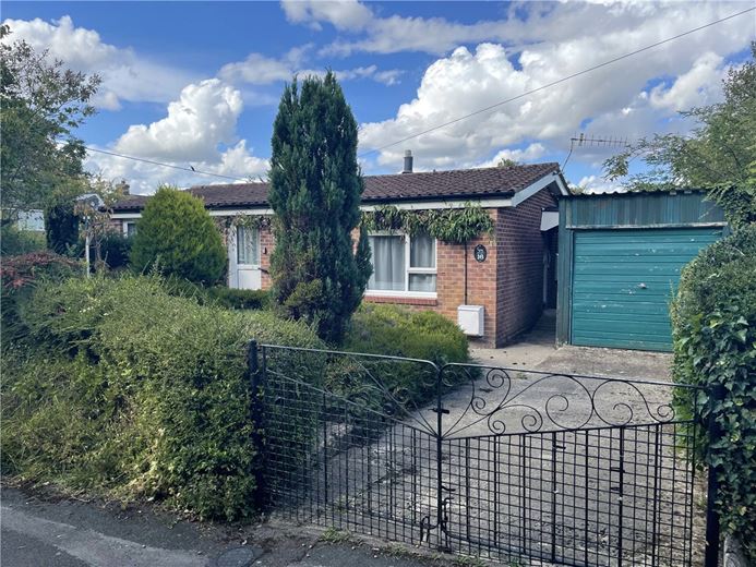 2 bedroom bungalow, Manton Close, Manton SN8 - Available